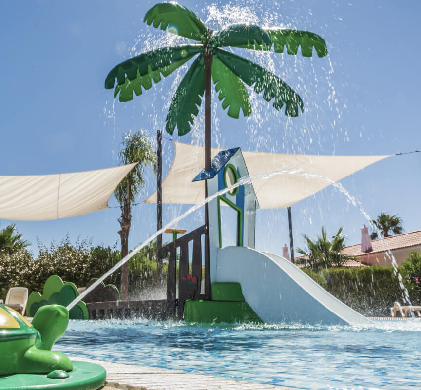 Juegos de agua en piscina