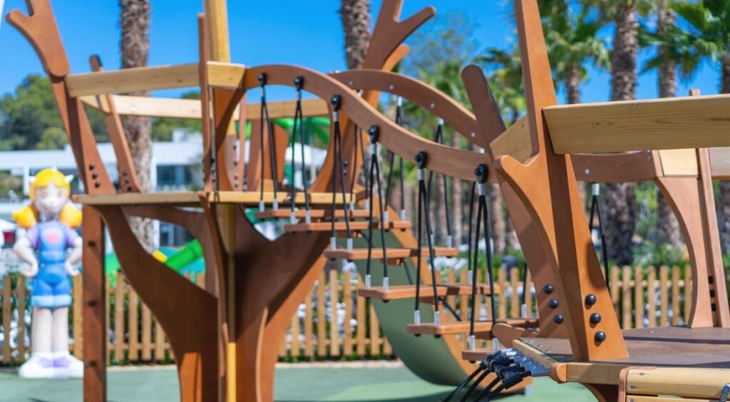parc_enfants_alannia_resort sur_mesure