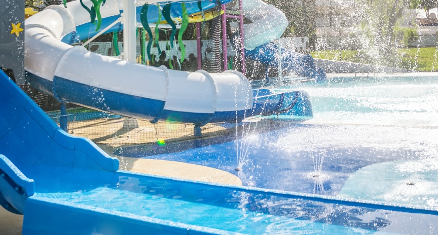 Toboggans d'un waterpark Isaba