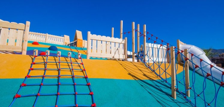 Construcción de áreas de ocio infantil