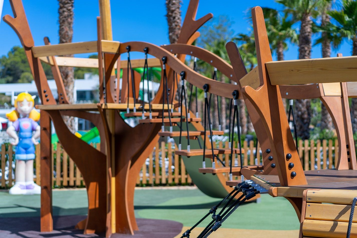 Foto de detalle del parque infantil de Isaba en Alannia Resorts
