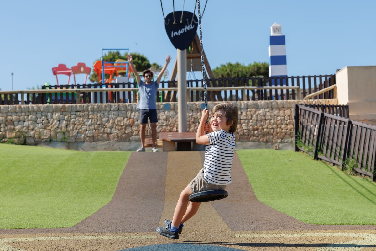 playground-personalizado-para-hotel-isaba